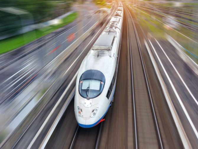 Bientôt des trains autonomes pilotés par satellite et une IA