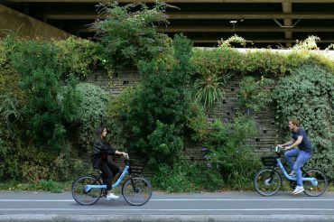 Smoove, opérateur du service Velib’, renforce son offre en s’emparant de la start-up Zoov