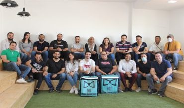 Le pionnier de la livraison de repas en Tunisie, Monresto, rachète la Startup Vynd
